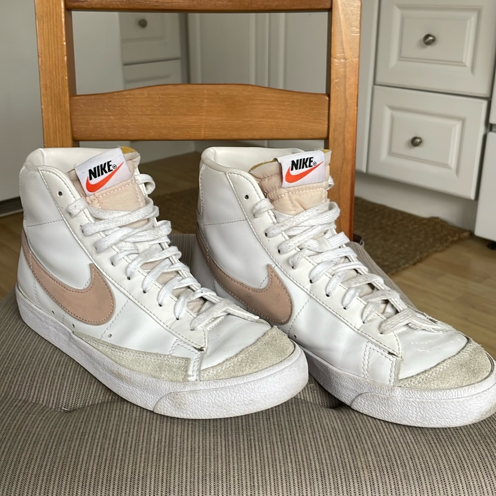 Nike Blazer Mid 77 White Pink Women Sneakers - SZ 9